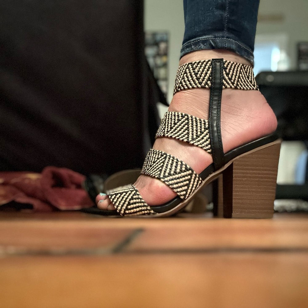 Vintage Thread Printed Heeled Sandals